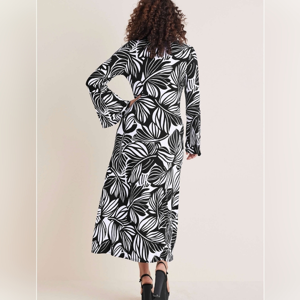 VENUS Monochrome Leaf Pattern Cover-Up - Picture 3 of 5